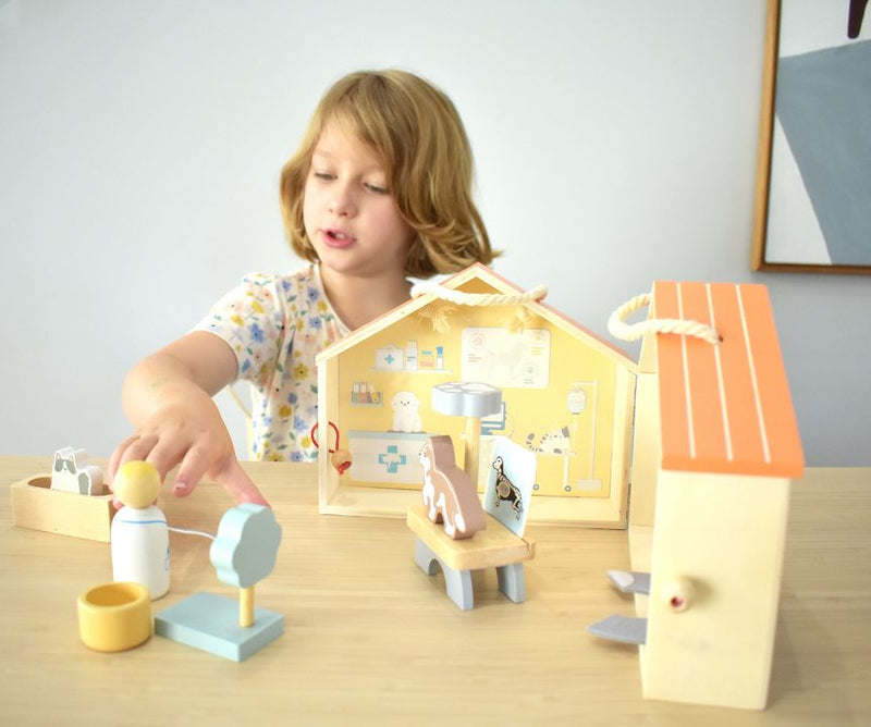 Kaper Kidz Wooden Pet Vet Hospital Playset Wooden World